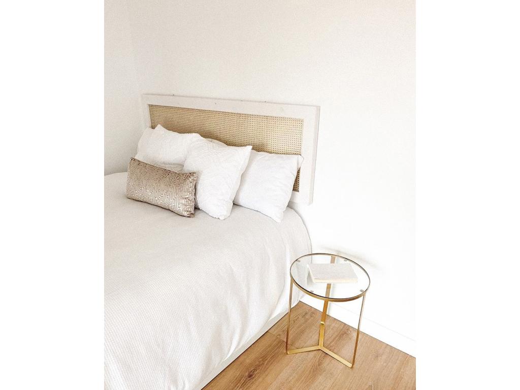 White Pine Wood Bed, 200 x 60 cm